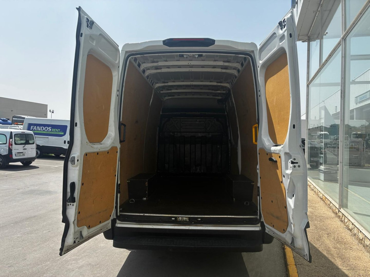 Furgón IVECO 35S14 V 12m3 - Skåpbil: bild 5 Furgón IVECO 35S14 V 12m3 - Skåpbil: bild 5