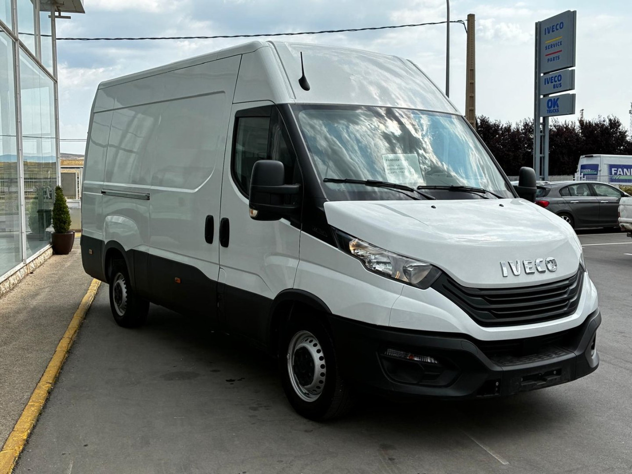 Furgón IVECO 35S14 V 12m3 - Skåpbil: bild 3 Furgón IVECO 35S14 V 12m3 - Skåpbil: bild 3