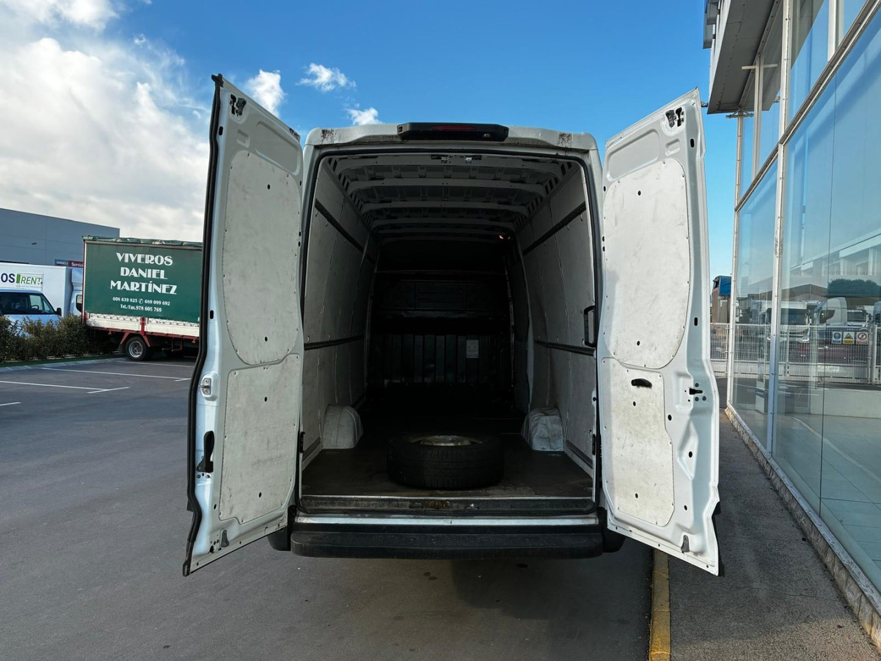 Furgón IVECO 35S14 V 16m3 - Skåpbil: bild 5 Furgón IVECO 35S14 V 16m3 - Skåpbil: bild 5