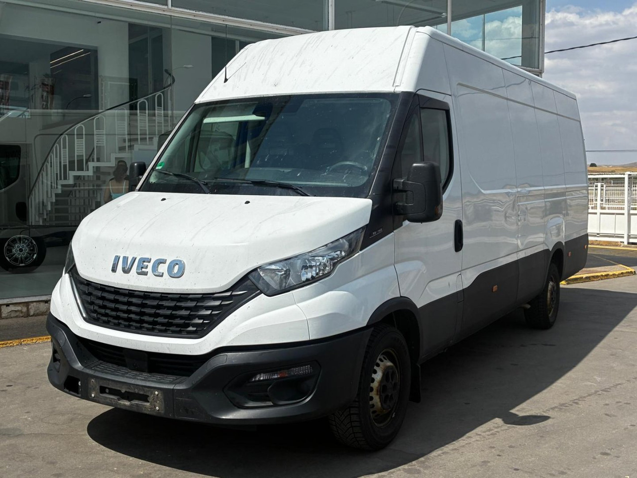 Furgón IVECO 35S14 V 16m3 - Skåpbil: bild 1 Furgón IVECO 35S14 V 16m3 - Skåpbil: bild 1