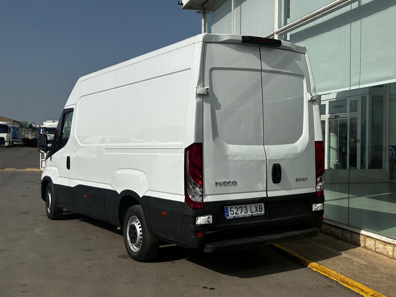 Furgón IVECO 35S16 V 12m3 - Skåpbil: bild 4 Furgón IVECO 35S16 V 12m3 - Skåpbil: bild 4