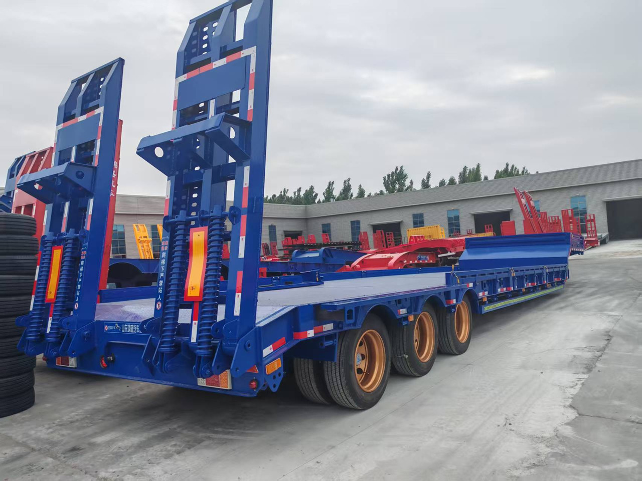 13M Low Bed Semi Trailer | 3 Axles | Heavy Duty Lowboy for Construction Machinery Transport - Låg lastare semitrailer: bild 1 13M Low Bed Semi Trailer | 3 Axles | Heavy Duty Lowboy for Construction Machinery Transport - Låg lastare semitrailer: bild 1