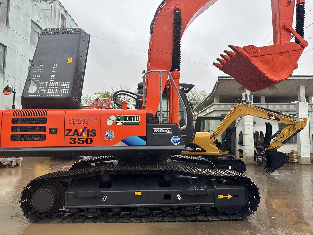 HITACHI ZX350 Hitachi ZAXIS 350 - Bandgrävare: bild 4 HITACHI ZX350 Hitachi ZAXIS 350 - Bandgrävare: bild 4