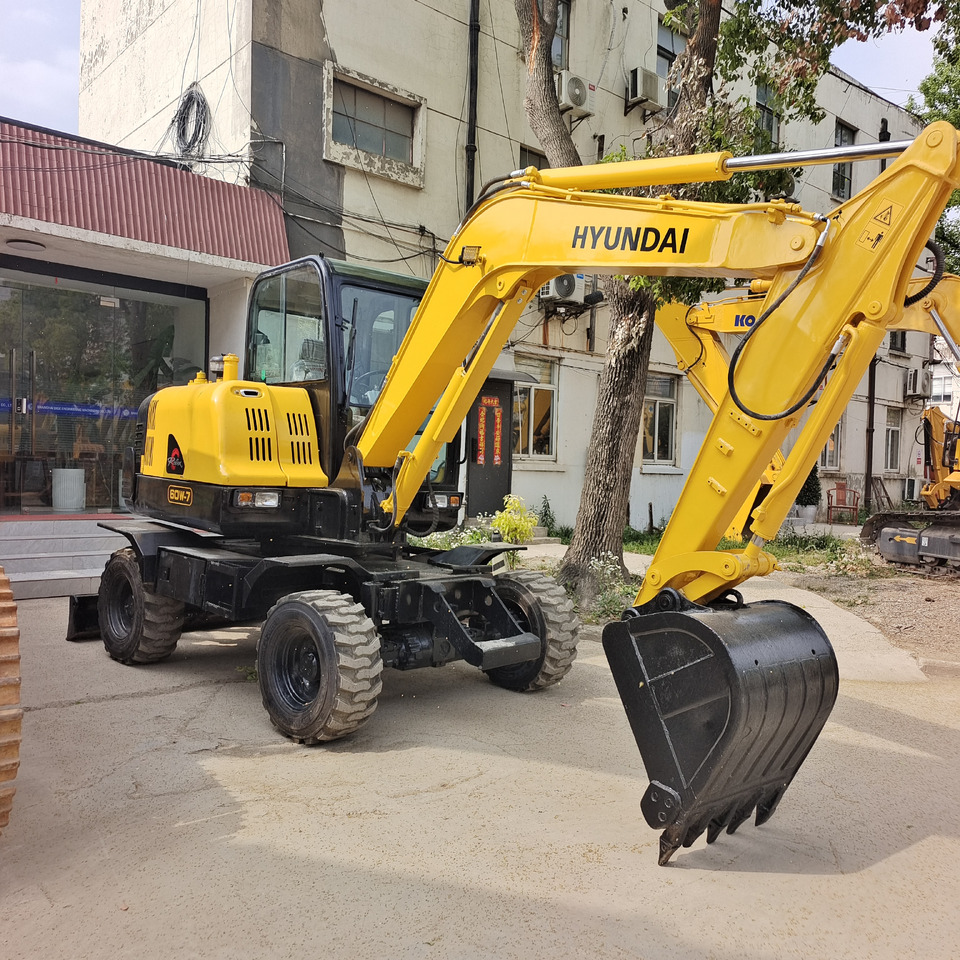 HYUNDAI R60W-7 - Grävmaskin på däck: bild 2 HYUNDAI R60W-7 - Grävmaskin på däck: bild 2
