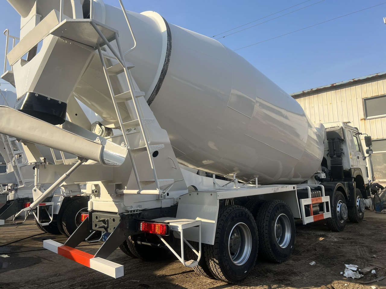 SINOTRUK HOWO 371 8X4 16 Cubic Meter SINOTRUK Howo Concrete Mixer Truck - Betongblandare: bild 2 SINOTRUK HOWO 371 8X4 16 Cubic Meter SINOTRUK Howo Concrete Mixer Truck - Betongblandare: bild 2