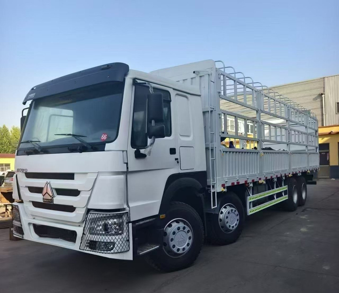 SINOTRUK HOWO 8*4 WITH FENCE 12 WHEELS TIRES 6*4 371 375 380 400 420 HP - Djurtransport lastbil: bild 5 SINOTRUK HOWO 8*4 WITH FENCE 12 WHEELS TIRES 6*4 371 375 380 400 420 HP - Djurtransport lastbil: bild 5