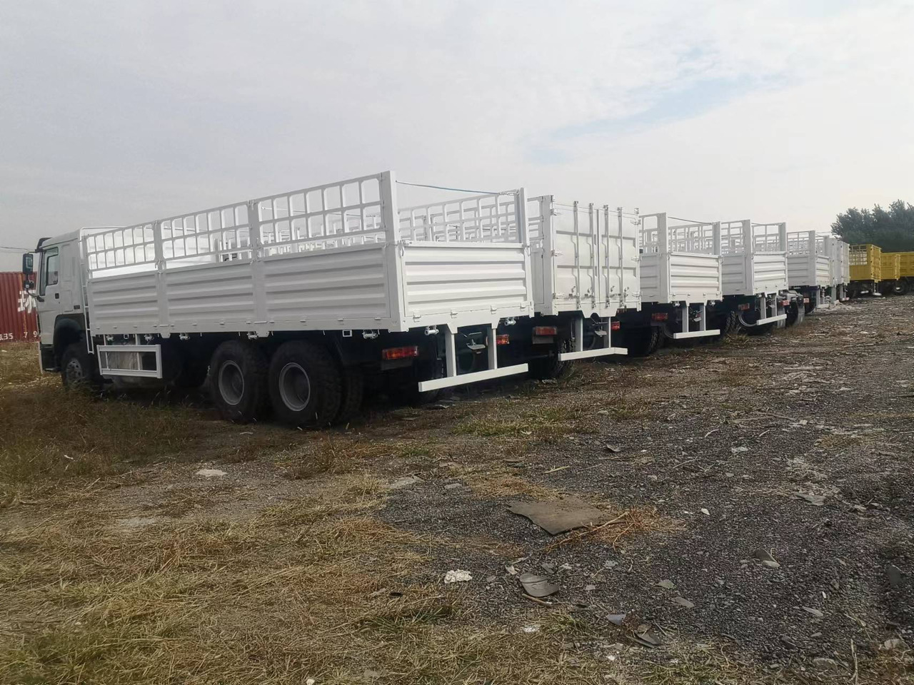 SINOTRUK HOWO DUMP TRUCK LIVESTOCK TRUCK WITH FENCE 371 380 400 420 460 HP - Djurtransport lastbil: bild 2 SINOTRUK HOWO DUMP TRUCK LIVESTOCK TRUCK WITH FENCE 371 380 400 420 460 HP - Djurtransport lastbil: bild 2
