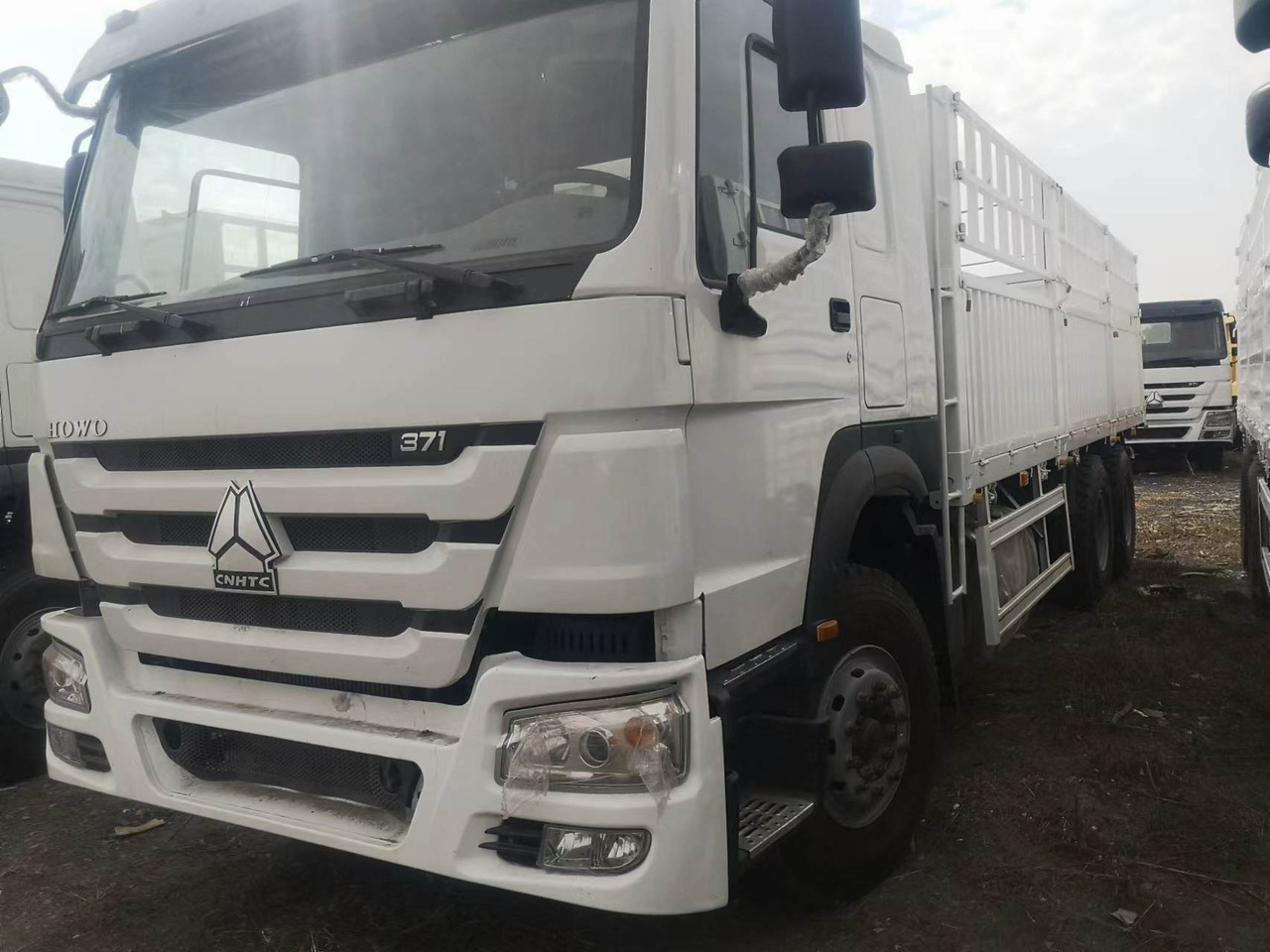 SINOTRUK HOWO DUMP TRUCK LIVESTOCK TRUCK WITH FENCE 371 380 400 420 460 HP - Djurtransport lastbil: bild 5 SINOTRUK HOWO DUMP TRUCK LIVESTOCK TRUCK WITH FENCE 371 380 400 420 460 HP - Djurtransport lastbil: bild 5