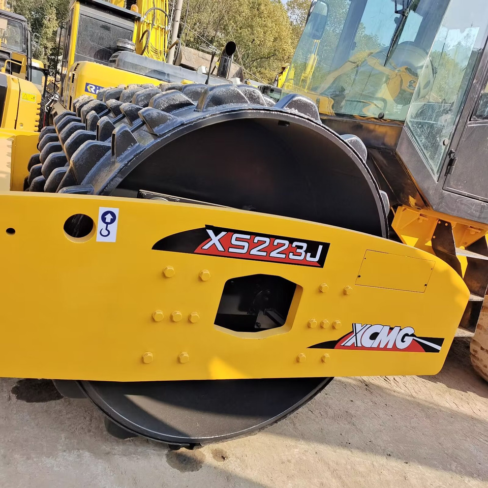XCMG XS223J Goat Horn Vibratory Roller Compactor - Asfaltvält: bild 4 XCMG XS223J Goat Horn Vibratory Roller Compactor - Asfaltvält: bild 4