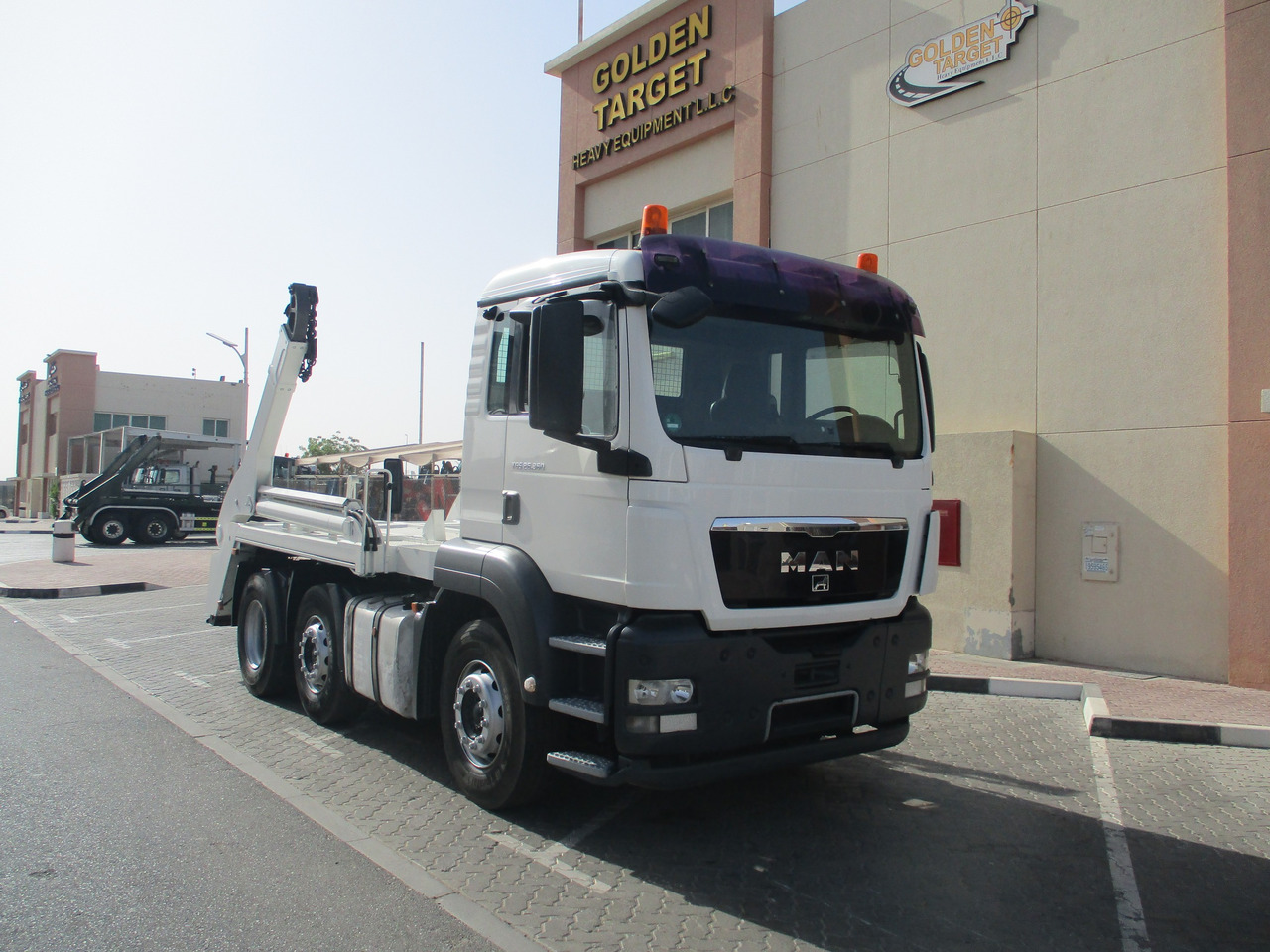 MAN TGS 26.360 6x2 Skip Loader - Liftdumper lastbil: bild 1 MAN TGS 26.360 6x2 Skip Loader - Liftdumper lastbil: bild 1