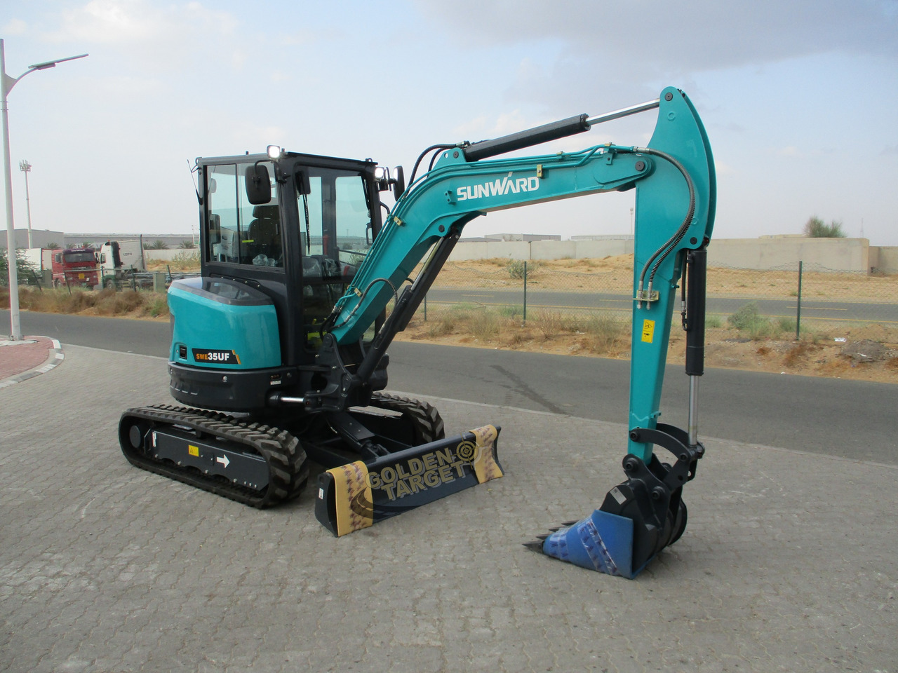 SUNWARD SWE35UF Mini Hydraulic Excavator - Minigrävmaskin: bild 1 SUNWARD SWE35UF Mini Hydraulic Excavator - Minigrävmaskin: bild 1