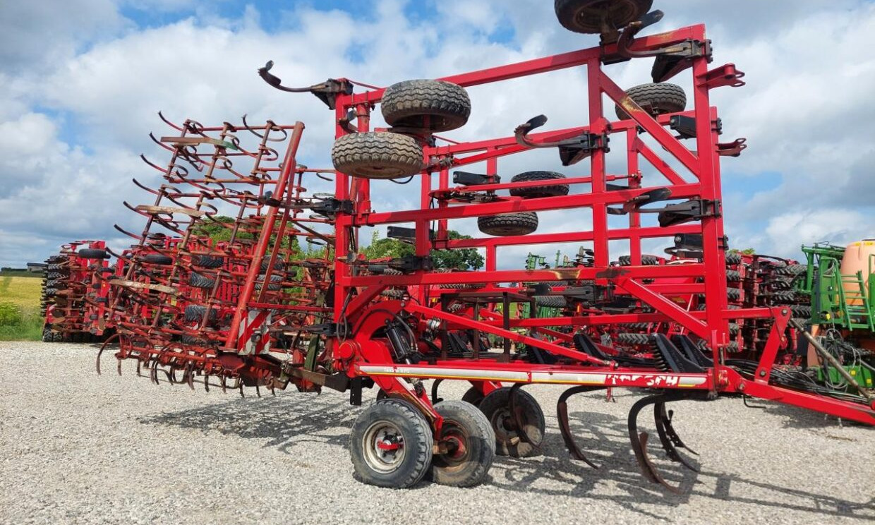 Horsch TERRANO 8 FG + Kverneland C - Harv: bild 1 Horsch TERRANO 8 FG + Kverneland C - Harv: bild 1