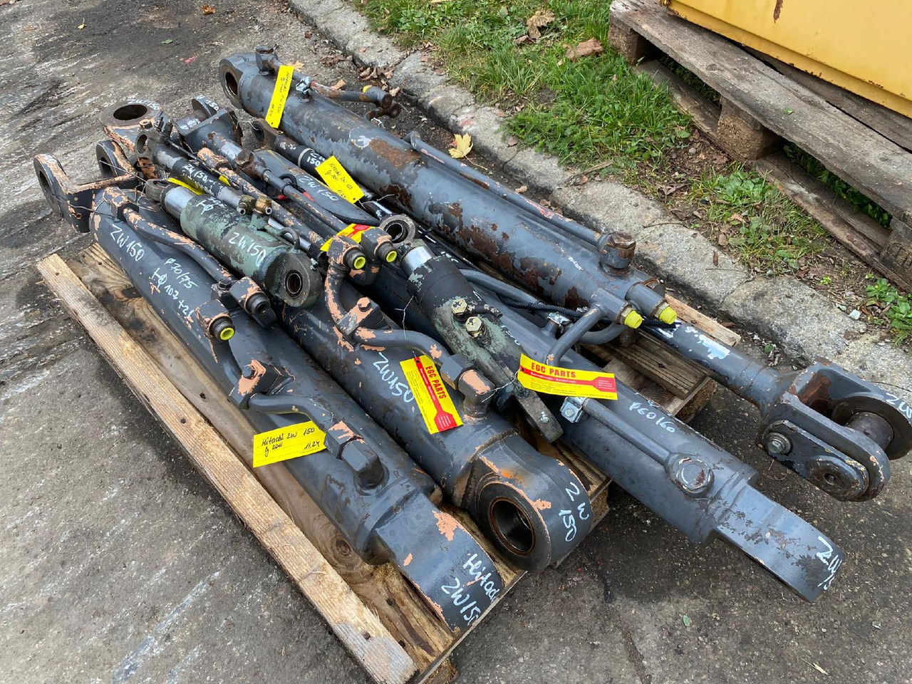 Hitachi ZW 150 - Hydraulcylinder för Byggmaskiner: bild 1 Hitachi ZW 150 - Hydraulcylinder för Byggmaskiner: bild 1