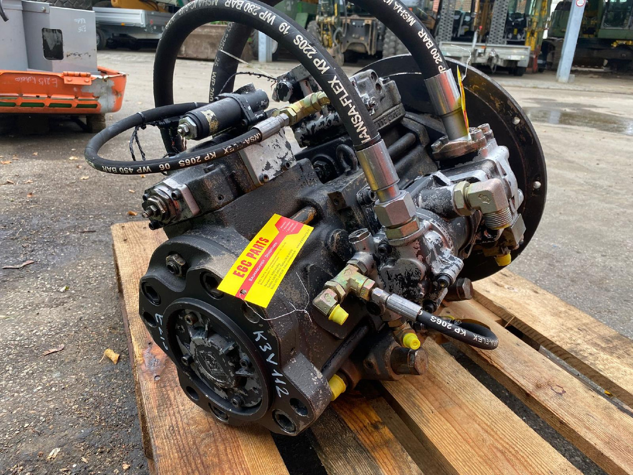 Kawasaki K3V112 aus Fiat Kobelco E 215 - Hydraulpump för Byggmaskiner: bild 2 Kawasaki K3V112 aus Fiat Kobelco E 215 - Hydraulpump för Byggmaskiner: bild 2