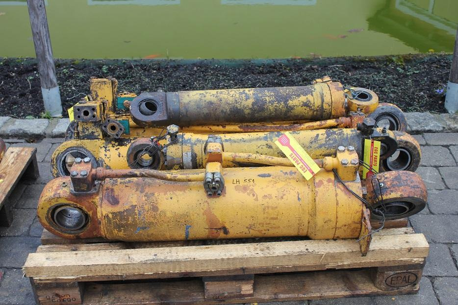 Liebherr L551 - Hydraulcylinder för Byggmaskiner: bild 1 Liebherr L551 - Hydraulcylinder för Byggmaskiner: bild 1