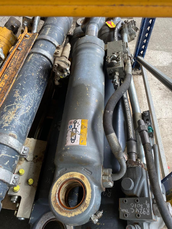 Liebherr R 924 C - Hydraulcylinder för Byggmaskiner: bild 1 Liebherr R 924 C - Hydraulcylinder för Byggmaskiner: bild 1