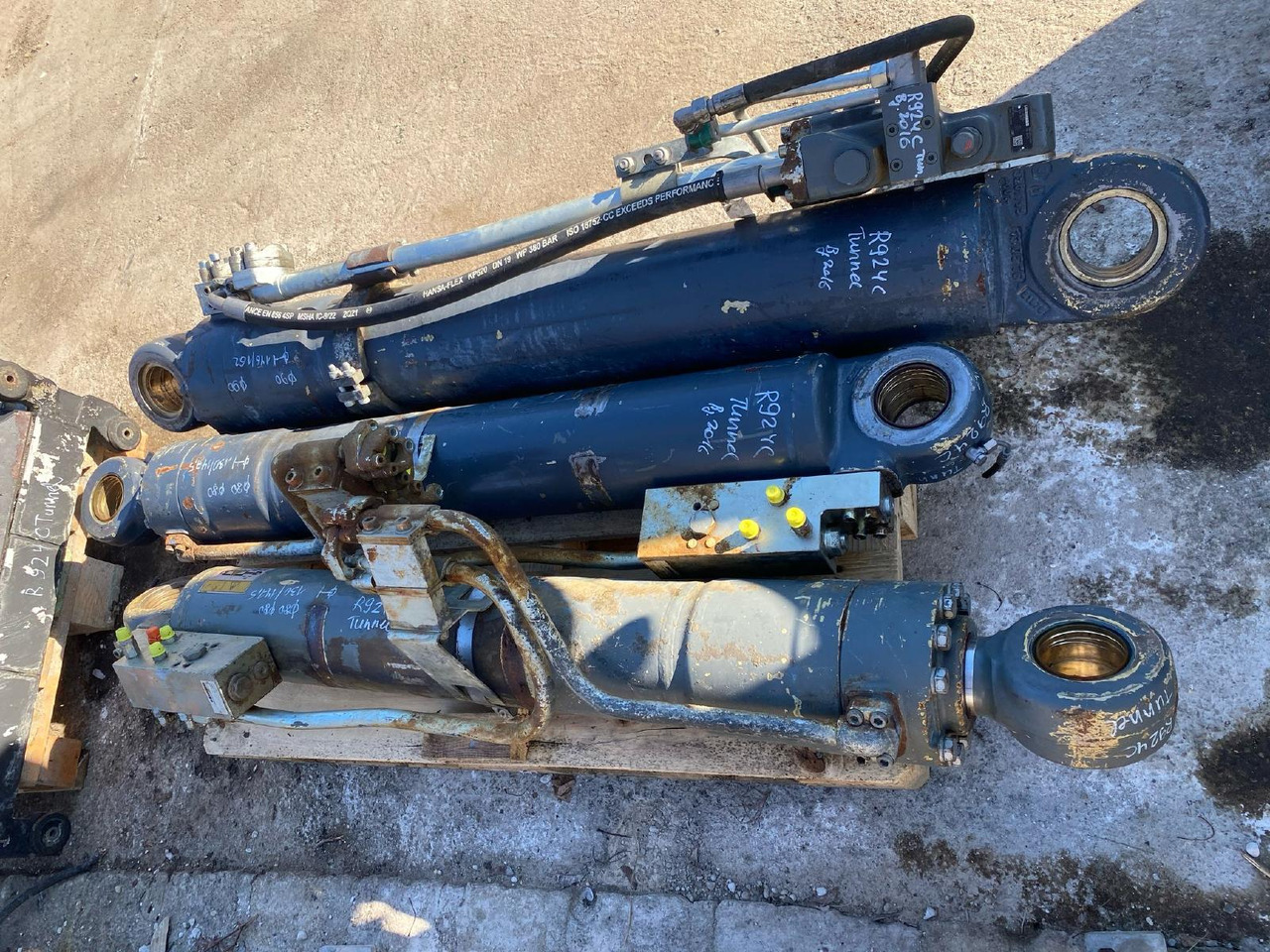 Liebherr R 924 C - Hydraulcylinder för Byggmaskiner: bild 4 Liebherr R 924 C - Hydraulcylinder för Byggmaskiner: bild 4