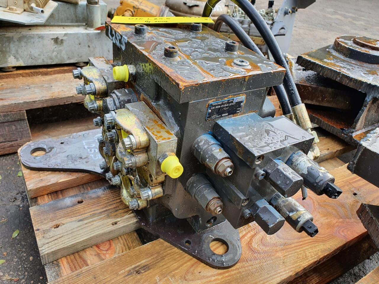 O&K L 25.5 - Hydraulventil för Hjullastare: bild 1 O&K L 25.5 - Hydraulventil för Hjullastare: bild 1
