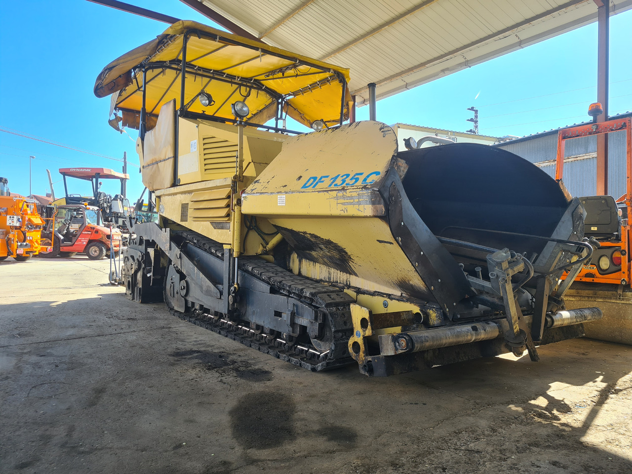 Extendedora de cadenas Demag DF 135C - Asfaltläggare: bild 1 Extendedora de cadenas Demag DF 135C - Asfaltläggare: bild 1