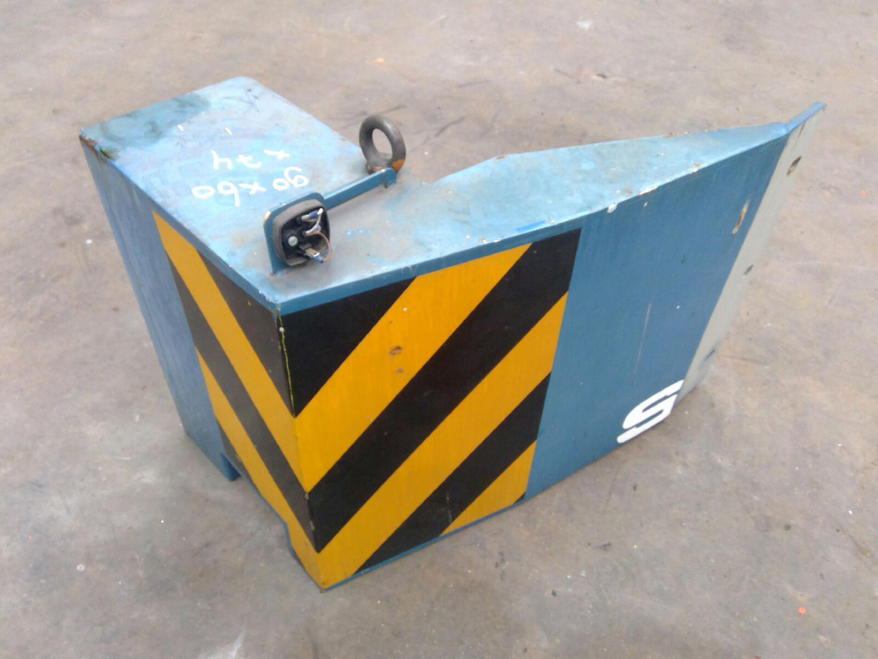 FAUN ATF 40G-2 counterweight 0,7 ton left side - Motvikt för Mobilkran: bild 1 FAUN ATF 40G-2 counterweight 0,7 ton left side - Motvikt för Mobilkran: bild 1