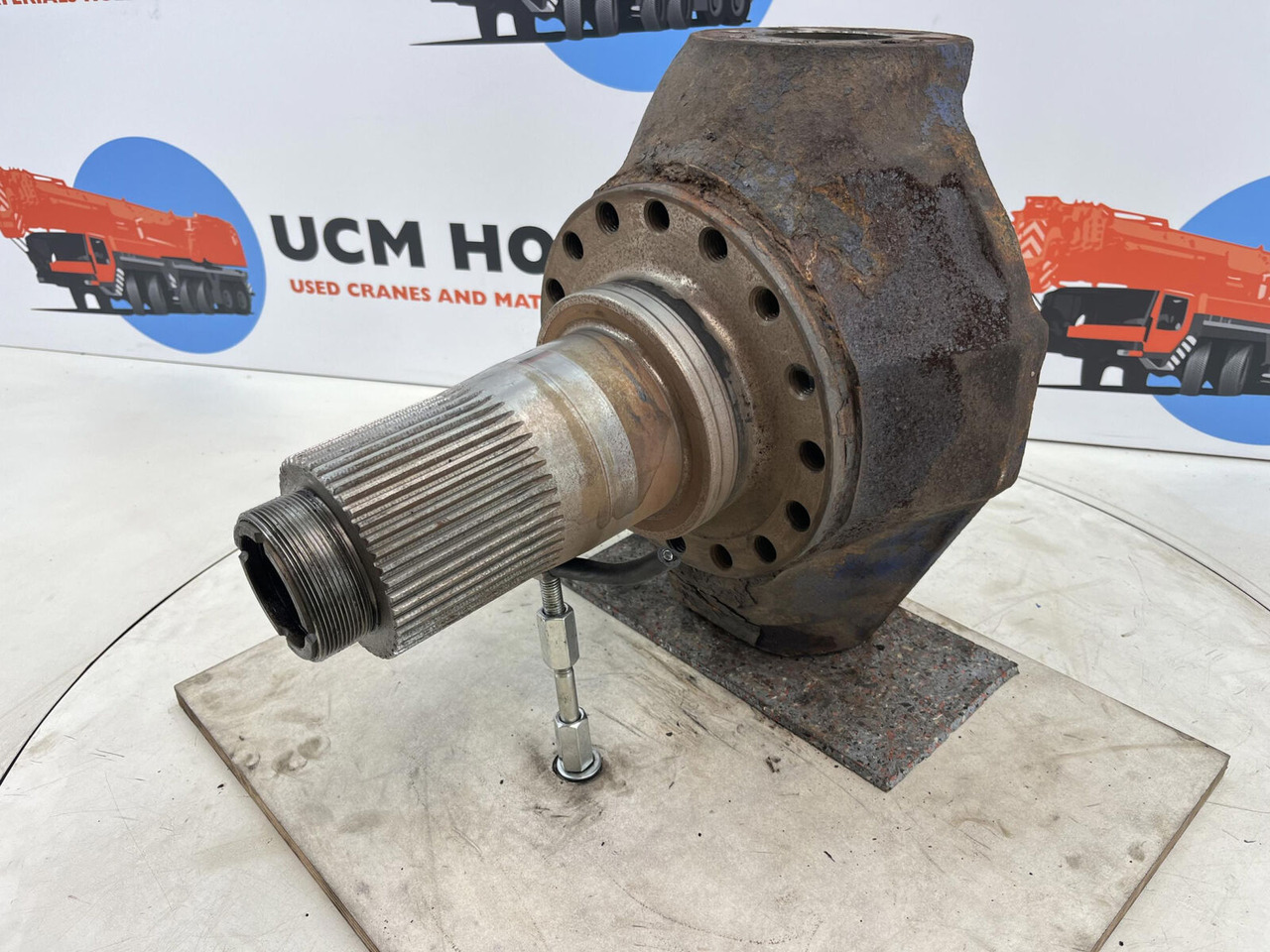 Terex AC 155, AC 205 Steering knuckle 16 holes - Styrspindel för Mobilkran: bild 1 Terex AC 155, AC 205 Steering knuckle 16 holes - Styrspindel för Mobilkran: bild 1