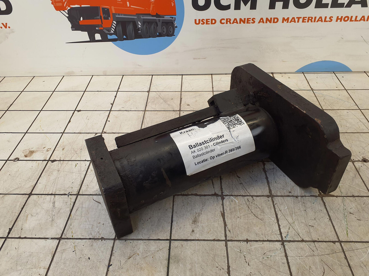 Terex AC 155 counterweight lift cylinder - Hydraulcylinder för Mobilkran: bild 1 Terex AC 155 counterweight lift cylinder - Hydraulcylinder för Mobilkran: bild 1