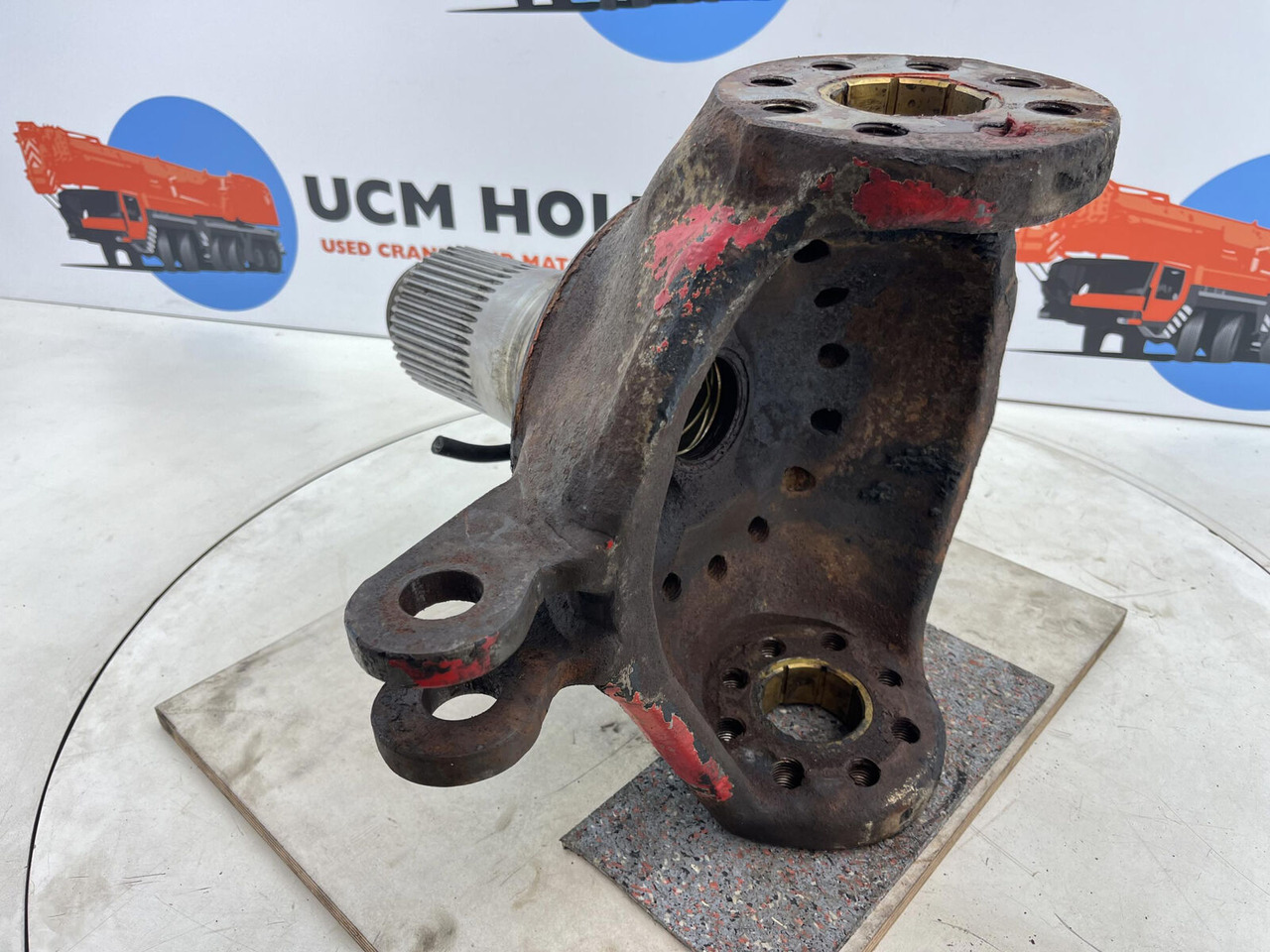 Terex Demag AC 35 Steering knuckle 16 holes axle 2 left - Styrspindel för Mobilkran: bild 4 Terex Demag AC 35 Steering knuckle 16 holes axle 2 left - Styrspindel för Mobilkran: bild 4