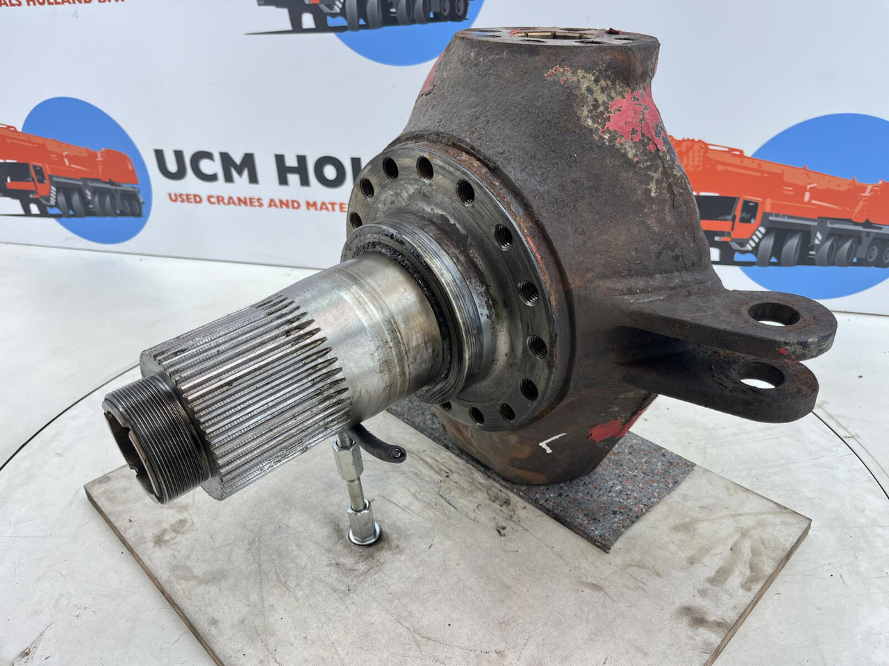 Terex Demag AC 35 Steering knuckle 16 holes axle 2 left - Styrspindel för Mobilkran: bild 1 Terex Demag AC 35 Steering knuckle 16 holes axle 2 left - Styrspindel för Mobilkran: bild 1