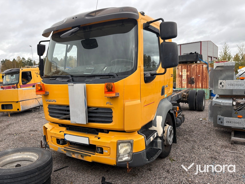 Lastbil - Volvo FL 4*2 - Chassi lastbil: bild 1 Lastbil - Volvo FL 4*2 - Chassi lastbil: bild 1