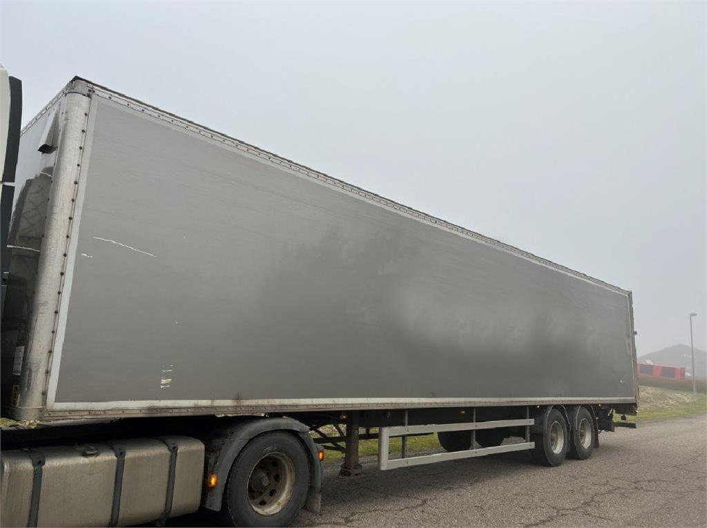 Fruehauf 13,6 mtr box - lodretstående lift - Skåp semitrailer: bild 3 Fruehauf 13,6 mtr box - lodretstående lift - Skåp semitrailer: bild 3