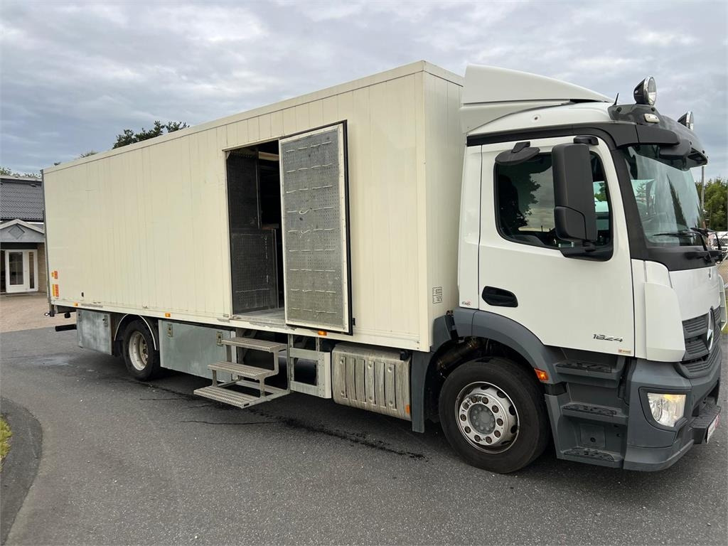 Mercedes-Benz Antos 1824 LnR - Lastbil med skåp: bild 5 Mercedes-Benz Antos 1824 LnR - Lastbil med skåp: bild 5