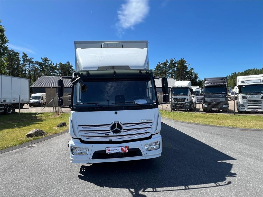 Mercedes-Benz Atego 1224 LnR - Lastbil med skåp: bild 2 Mercedes-Benz Atego 1224 LnR - Lastbil med skåp: bild 2