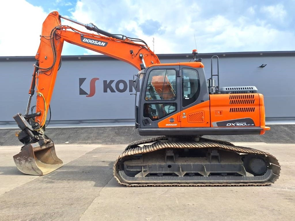 Doosan DX160LCH-5 METSÄMALLI KALLISTAJALLA - Bandgrävare: bild 1 Doosan DX160LCH-5 METSÄMALLI KALLISTAJALLA - Bandgrävare: bild 1