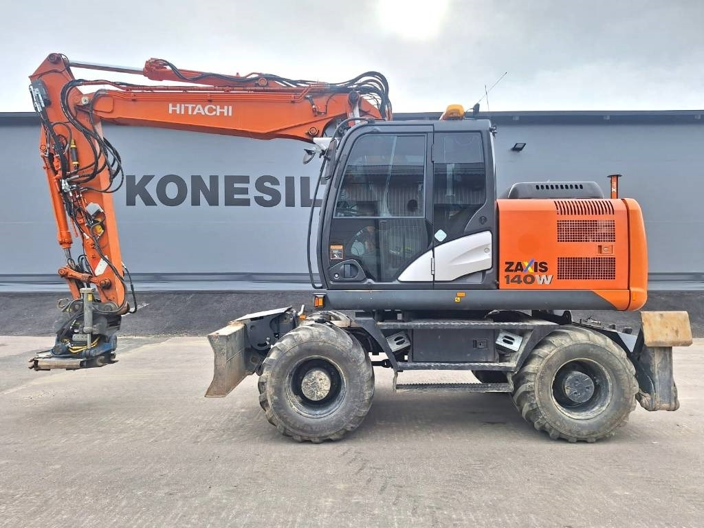 Hitachi ZX140W-5 HUIPPUVARUSTEET - Grävmaskin på däck: bild 1 Hitachi ZX140W-5 HUIPPUVARUSTEET - Grävmaskin på däck: bild 1