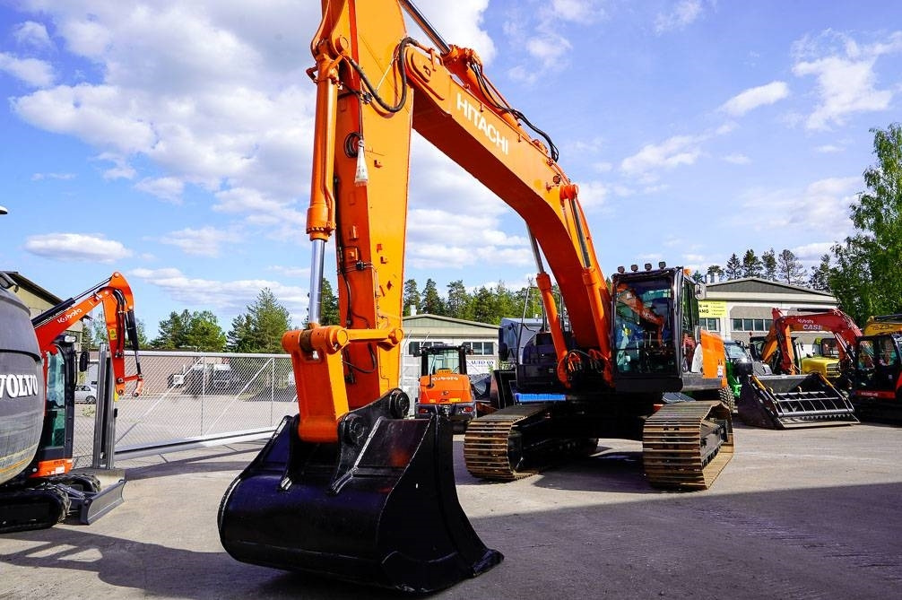 Hitachi ZX350LC-6 UUSI ALAKERTA - Bandgrävare: bild 3 Hitachi ZX350LC-6 UUSI ALAKERTA - Bandgrävare: bild 3
