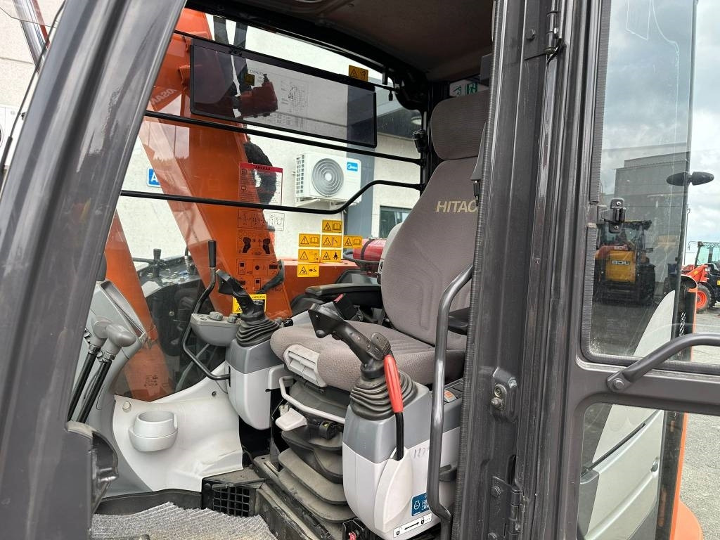 Hitachi ZX85US-5 800mm telat 6kpl työlaitteet mukaan - Minigrävmaskin: bild 4 Hitachi ZX85US-5 800mm telat 6kpl työlaitteet mukaan - Minigrävmaskin: bild 4