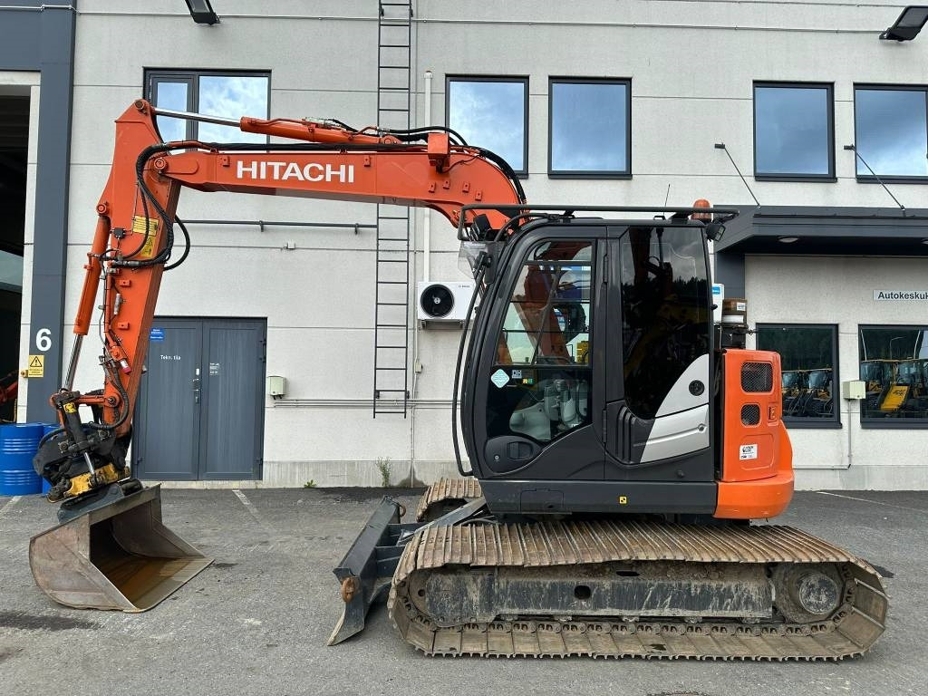 Hitachi ZX85US-5 800mm telat 6kpl työlaitteet mukaan - Minigrävmaskin: bild 1 Hitachi ZX85US-5 800mm telat 6kpl työlaitteet mukaan - Minigrävmaskin: bild 1