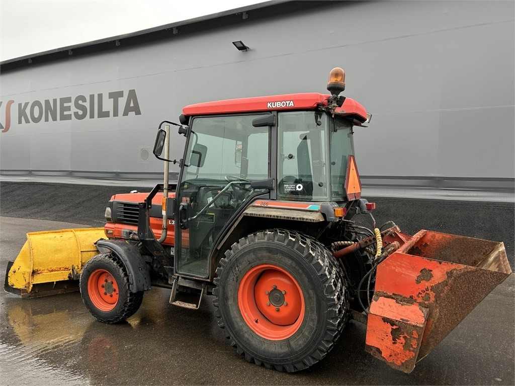 Kubota L 3600 AURA JA HIEKOTIN - Kommunaltraktor: bild 2 Kubota L 3600 AURA JA HIEKOTIN - Kommunaltraktor: bild 2