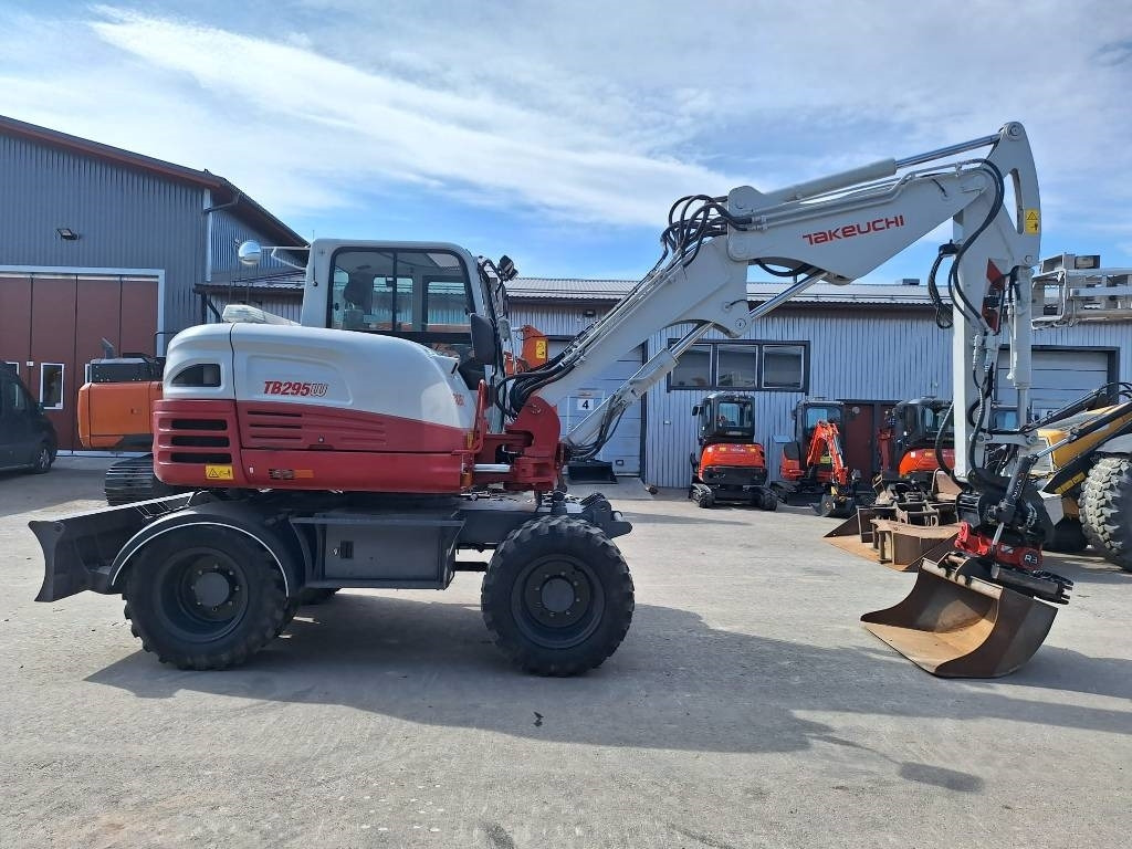 Takeuchi TB295W KÄRRY, PYÖRITTÄJÄ, 5-KAUHAA - Grävmaskin på däck: bild 5 Takeuchi TB295W KÄRRY, PYÖRITTÄJÄ, 5-KAUHAA - Grävmaskin på däck: bild 5