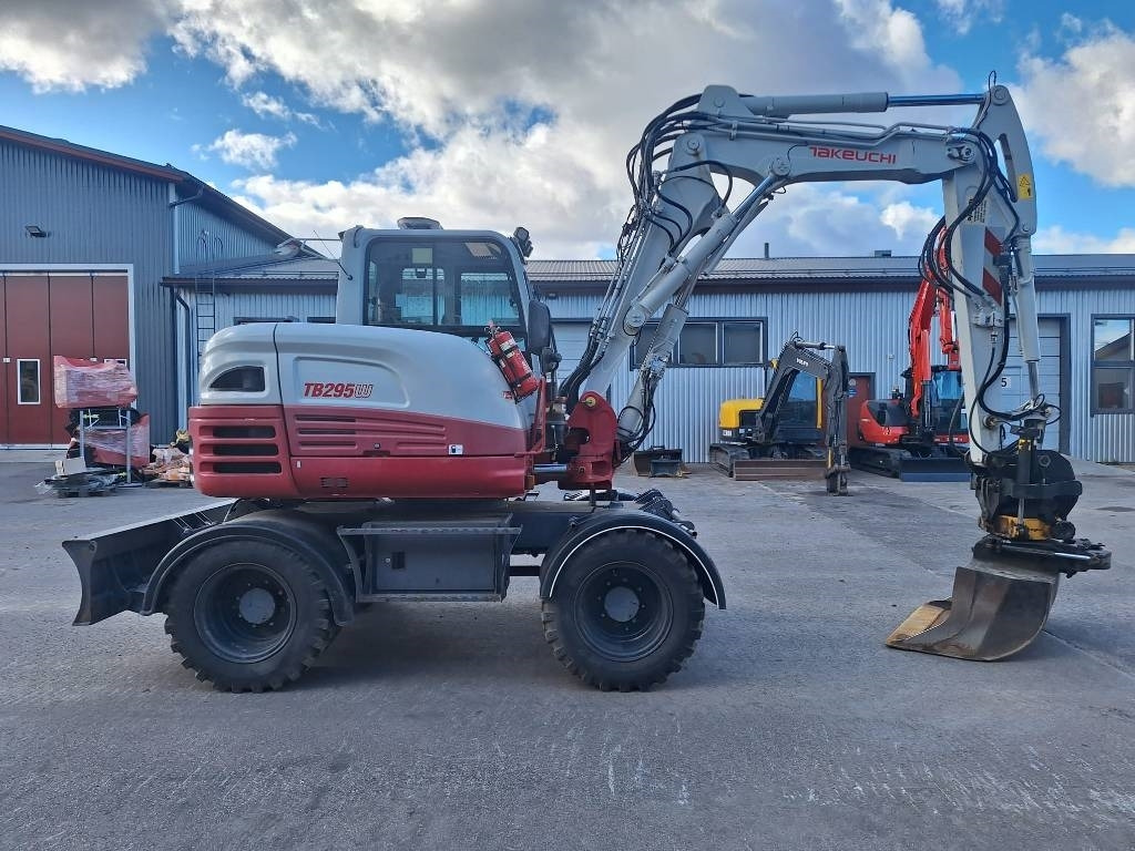 Takeuchi TB295W PYÖRITTÄJÄLLÄ - Grävmaskin på däck: bild 5 Takeuchi TB295W PYÖRITTÄJÄLLÄ - Grävmaskin på däck: bild 5