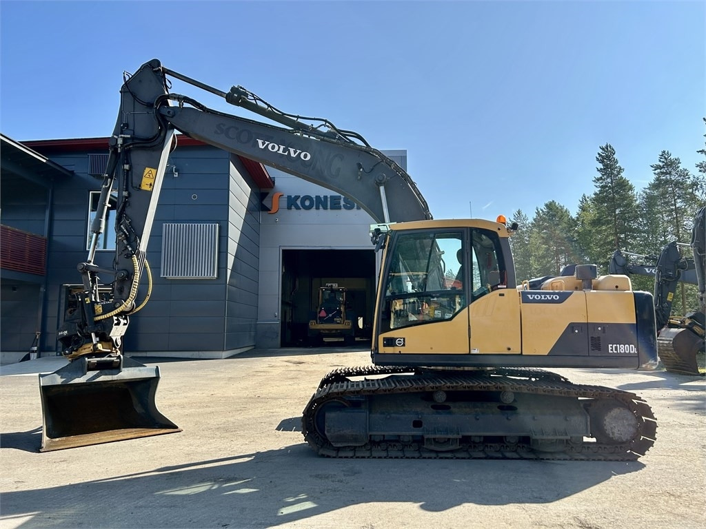 Volvo EC180DL PYÖRITTÄJÄLLÄ  - Bandgrävare: bild 1 Volvo EC180DL PYÖRITTÄJÄLLÄ  - Bandgrävare: bild 1