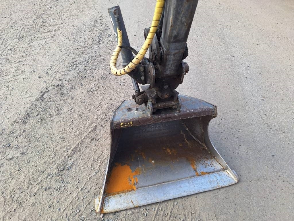 Minigrävmaskin Volvo EC18C KALLISTAJALLA *EI ALVIA*: bild 7