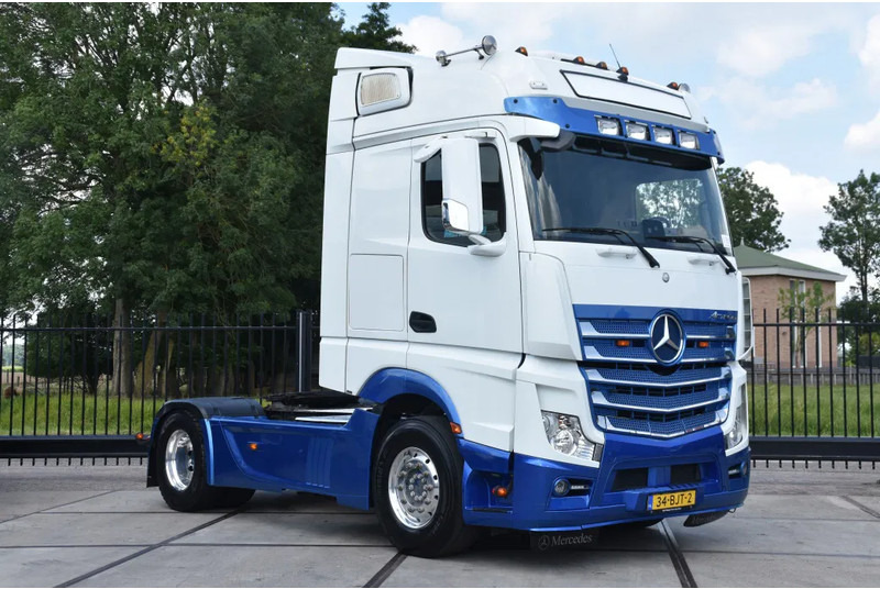Mercedes-Benz Actros 1942 4x2 - ADR FL - 641 TKM - PTO - PARK. AIRCO - 2 BEDS - ALCOA'S - GOOD CONDITION - - Dragbil: bild 1 Mercedes-Benz Actros 1942 4x2 - ADR FL - 641 TKM - PTO - PARK. AIRCO - 2 BEDS - ALCOA'S - GOOD CONDITION - - Dragbil: bild 1