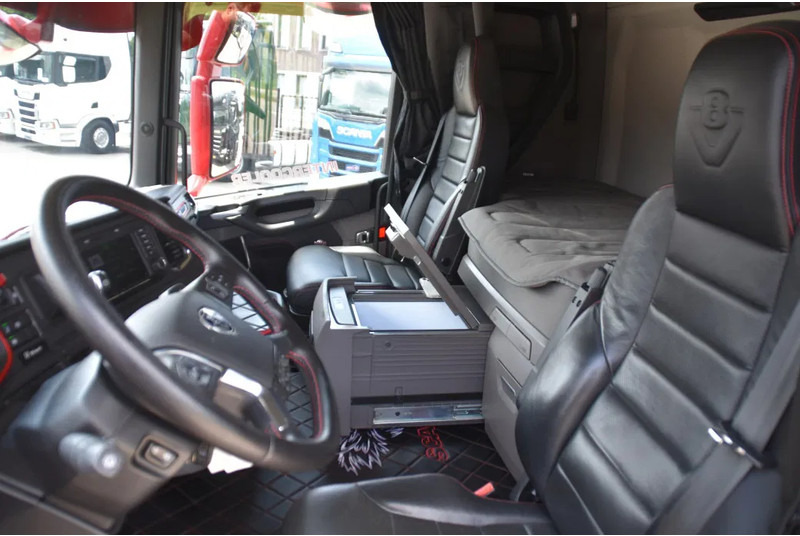 Scania R650 V8 NGS 4x2NB - LIKE NEW - RETARDER - FULL AIR - PARK. AIRCO - 4 POINT AIR SUSP. - 2 x FUEL TANKS - ALCOA'S - - Dragbil: bild 5 Scania R650 V8 NGS 4x2NB - LIKE NEW - RETARDER - FULL AIR - PARK. AIRCO - 4 POINT AIR SUSP. - 2 x FUEL TANKS - ALCOA'S - - Dragbil: bild 5