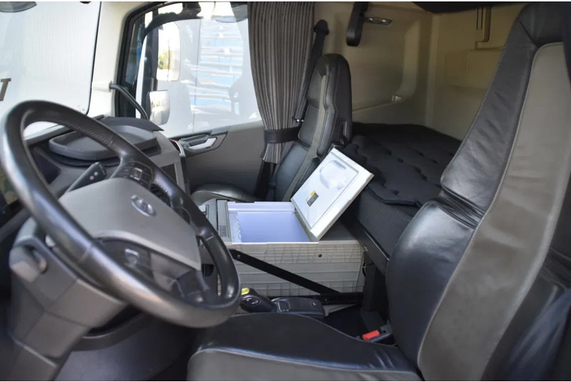 Volvo FH 16.750 Globetrotter XL 6x2 - RETARDER - FULL AIR - PARK. AIRCO - DYNAMIC STEERING - SLIDING FIFTH WHEEL - ALCOA'S - TOP CONDI - Dragbil: bild 5 Volvo FH 16.750 Globetrotter XL 6x2 - RETARDER - FULL AIR - PARK. AIRCO - DYNAMIC STEERING - SLIDING FIFTH WHEEL - ALCOA'S - TOP CONDI - Dragbil: bild 5
