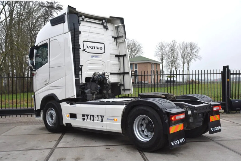 Volvo FH 460 Globe 4x2 - FULL AIR - 628 TKM - HYDRAULIC SYSTEM - PTO - NAVI - 2 x FUEL TANKS - - Dragbil: bild 3 Volvo FH 460 Globe 4x2 - FULL AIR - 628 TKM - HYDRAULIC SYSTEM - PTO - NAVI - 2 x FUEL TANKS - - Dragbil: bild 3