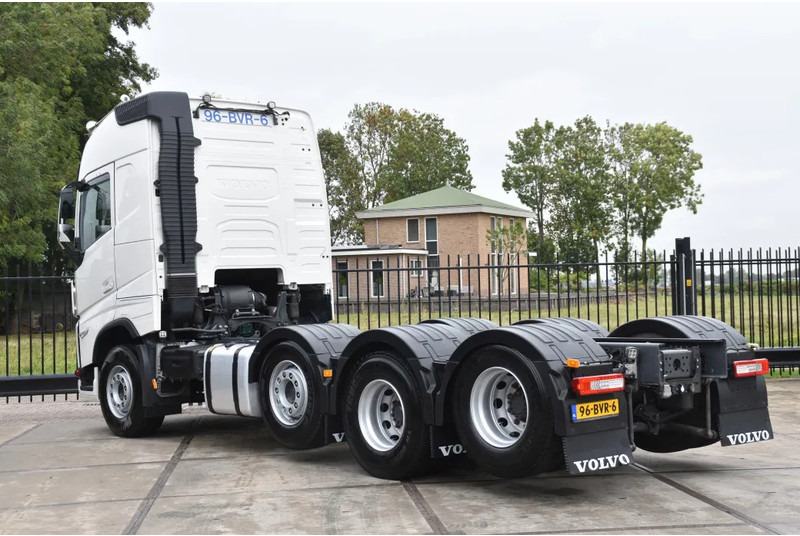 Volvo FH 500 Globe 8x2/4 - 147 TKM - PARK. AIRCO - 10 TONS FRONT AXLE - LEATHER SEATS - PTO - LED LIGHTS - TOP CONDITION - - Chassi lastbil: bild 3 Volvo FH 500 Globe 8x2/4 - 147 TKM - PARK. AIRCO - 10 TONS FRONT AXLE - LEATHER SEATS - PTO - LED LIGHTS - TOP CONDITION - - Chassi lastbil: bild 3