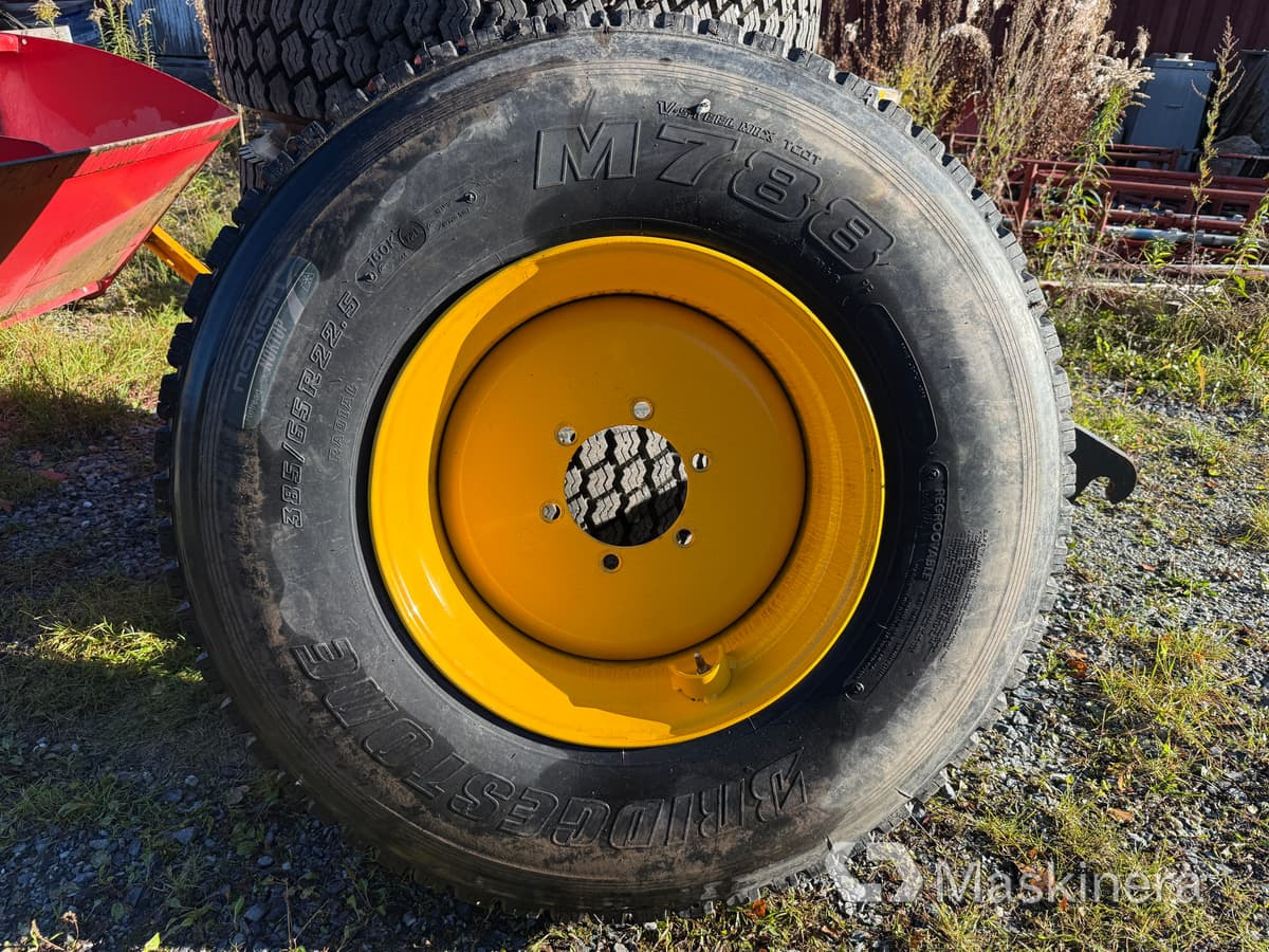 Bridgestone M788 Entreprenaddäck på fälg 385/65R22.5 - Komplett hjul för Byggmaskiner: bild 5 Bridgestone M788 Entreprenaddäck på fälg 385/65R22.5 - Komplett hjul för Byggmaskiner: bild 5