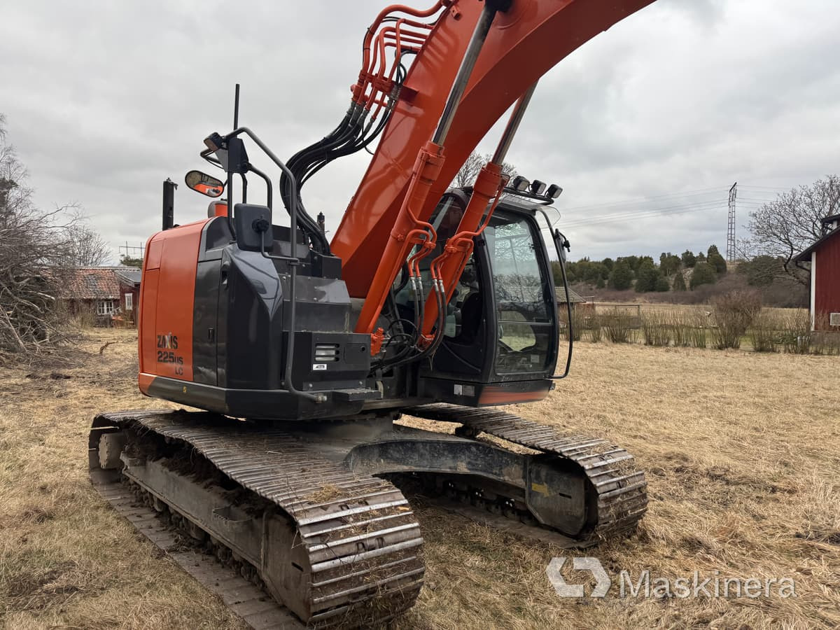 Grävmaskin Hitachi ZX225USLC-5B med redskap - Bandgrävare: bild 4 Grävmaskin Hitachi ZX225USLC-5B med redskap - Bandgrävare: bild 4