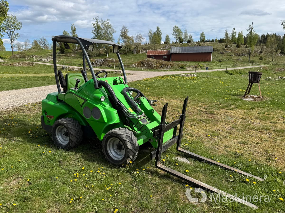 Kompaktlastare Avant 520 med pallgafflar - Minilastare: bild 1 Kompaktlastare Avant 520 med pallgafflar - Minilastare: bild 1